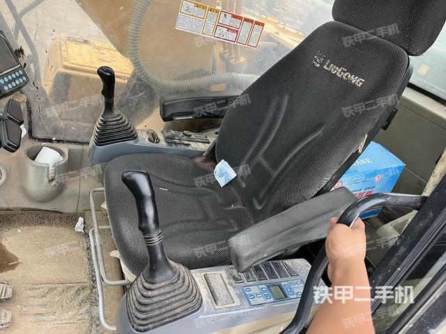 驾驶室整体（整机外观）