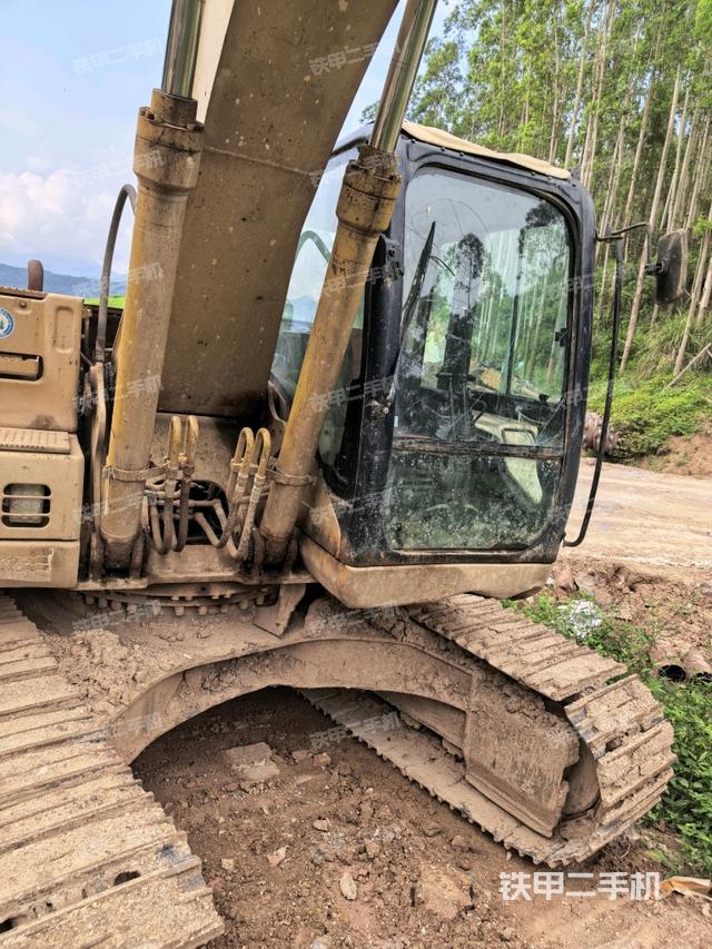 大臂根部 斜视（工作和回转装置）