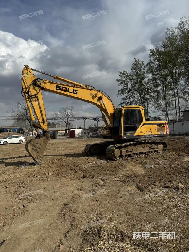 山東臨工E6225F挖掘機(jī)