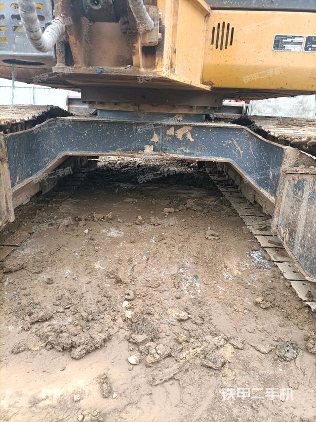 转盘和下车架正前（工作和回转装置）