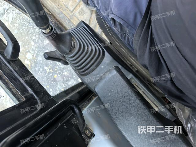 座椅左侧控制台/音响/含左手柄（驾驶室部分）