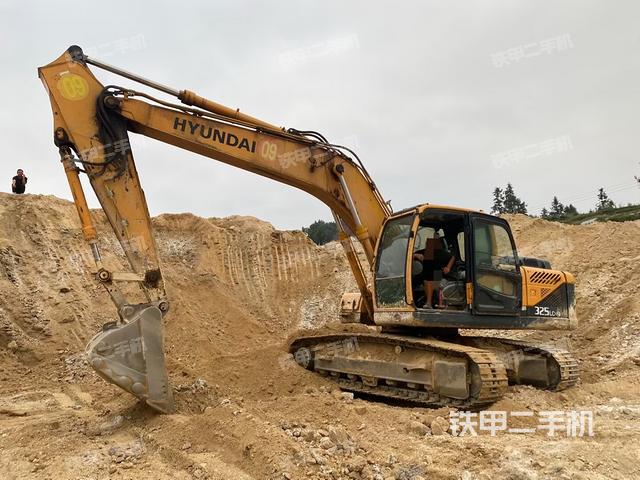 现代R215-9C挖掘机