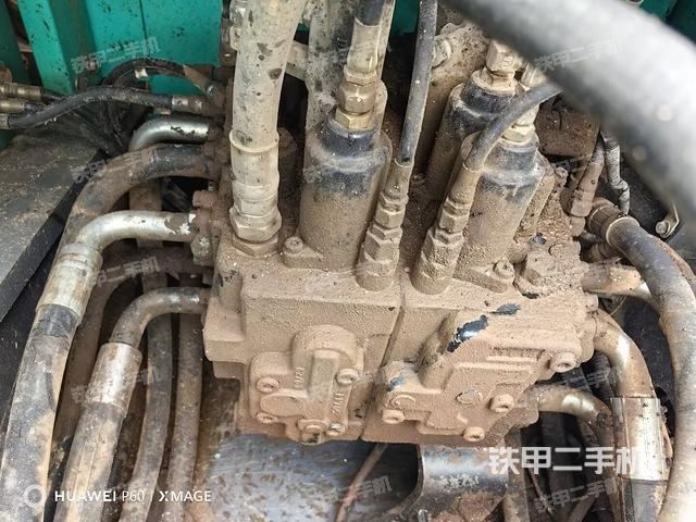 回转马达和主控阀（整机外观）