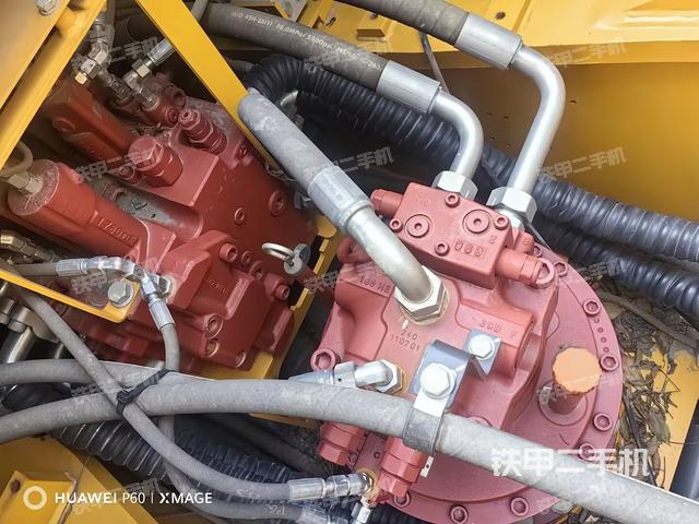 回转马达和主控阀（整机外观）