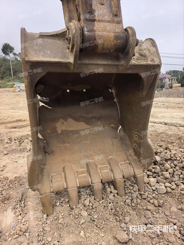 铲斗右后整体（工作和回转装置）