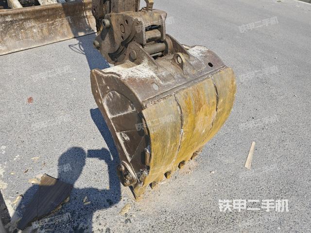 铲斗45度(工作和回转装置) 铲斗45度(工作和回转装置)