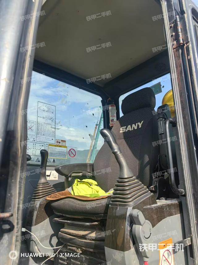 駕駛室整體（整機外觀）