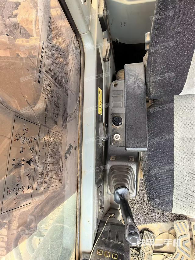 座椅右侧控制台/钥匙门/油门/含右手柄（驾驶室部分）