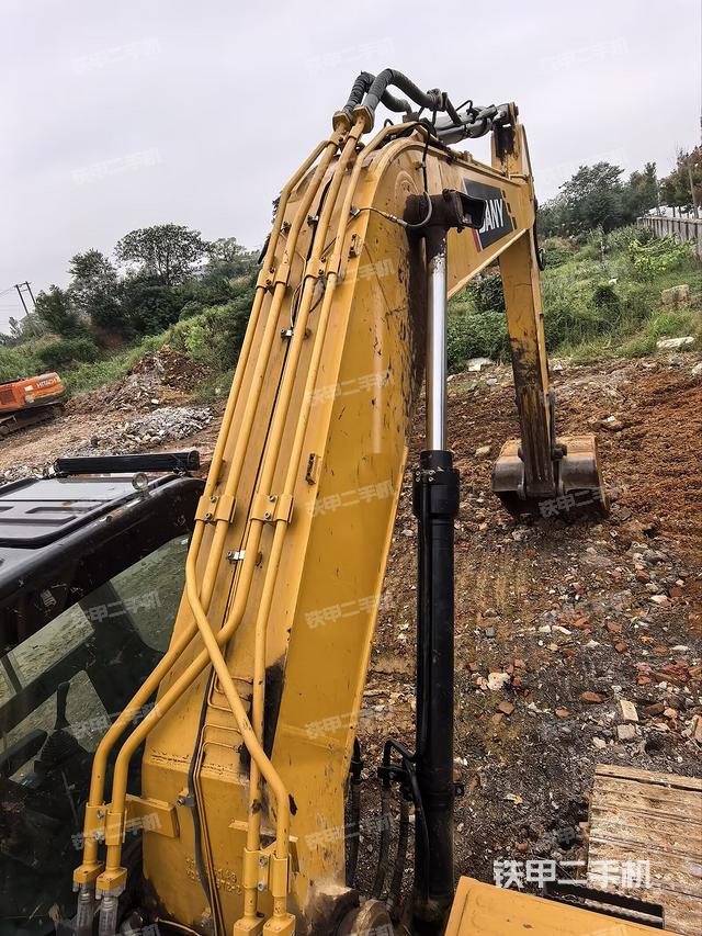 驾驶室顶部（整机外观）