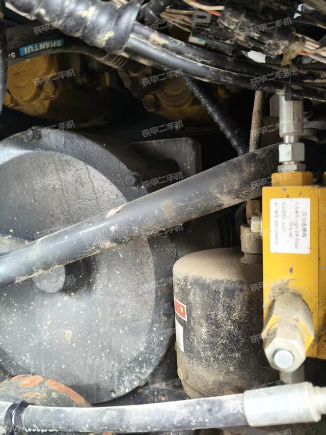 發(fā)動(dòng)機(jī)右側(cè)（整機(jī)外觀及大件）