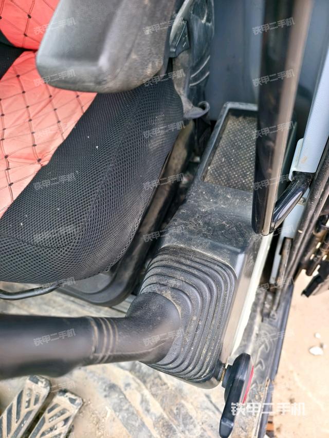 座椅左側(cè)控制臺/音響/含左手柄（駕駛室部分）