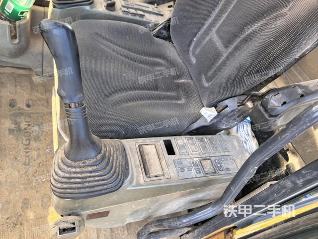 座椅左侧控制台/音响/含左手柄（驾驶室部分）