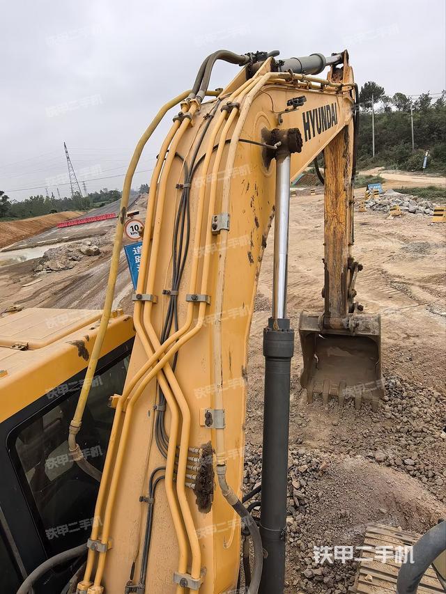 大臂背部俯视（工作和回转装置）