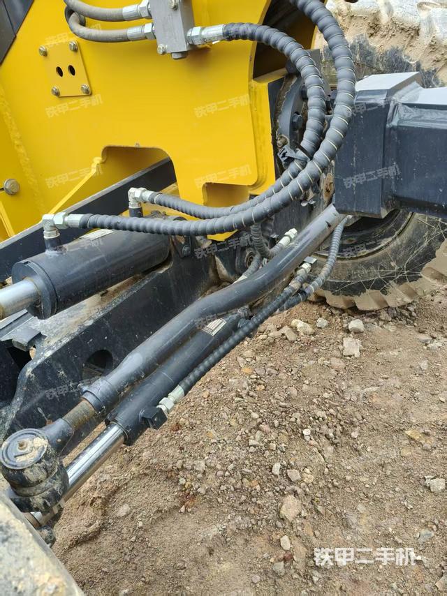 整机右侧（设备外观及核心部件）