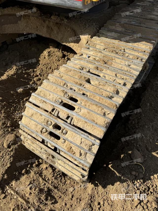 單側(cè)履帶整體（整機(jī)外觀）