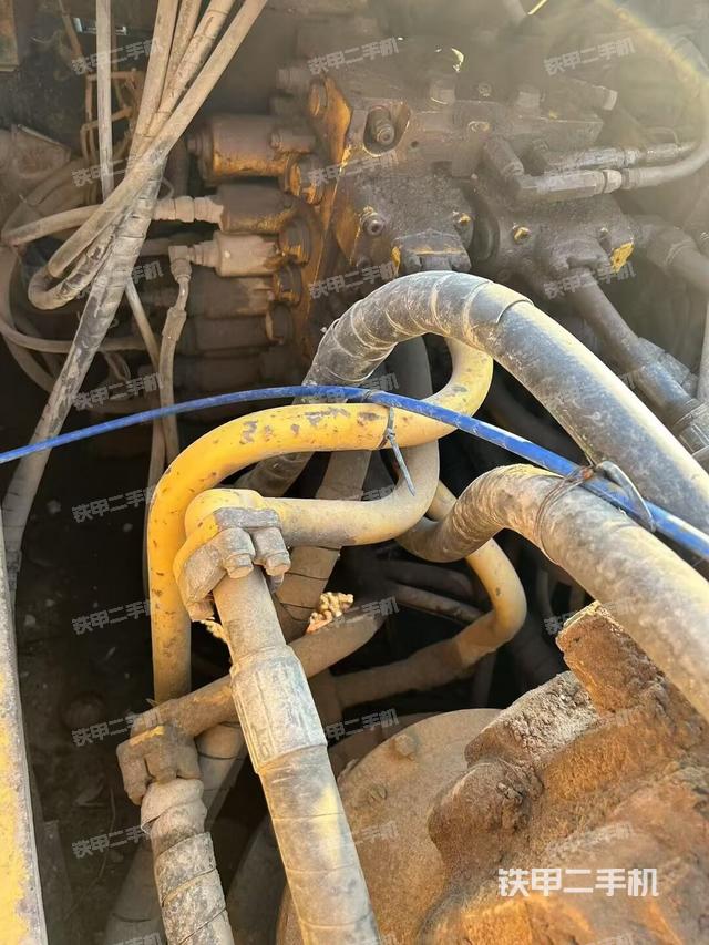 回转马达和主控阀（整机外观）