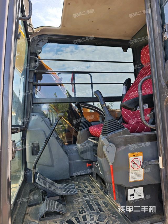 駕駛室整體（整機(jī)外觀）