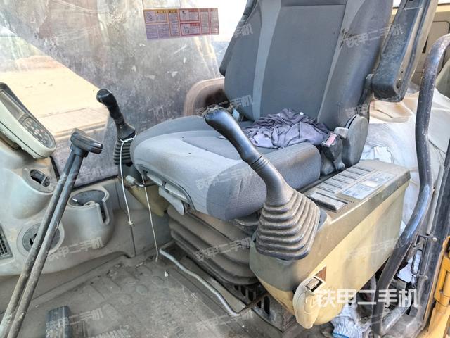 右侧玻璃角标（驾驶室部分）