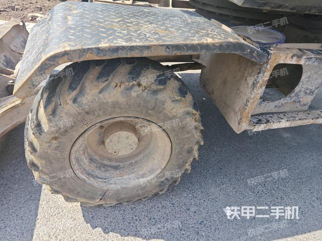 左导向轮(行走机构) 左导向轮(行走机构)