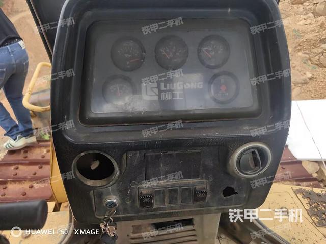 驾驶室操作台（设备外观及核心部件）