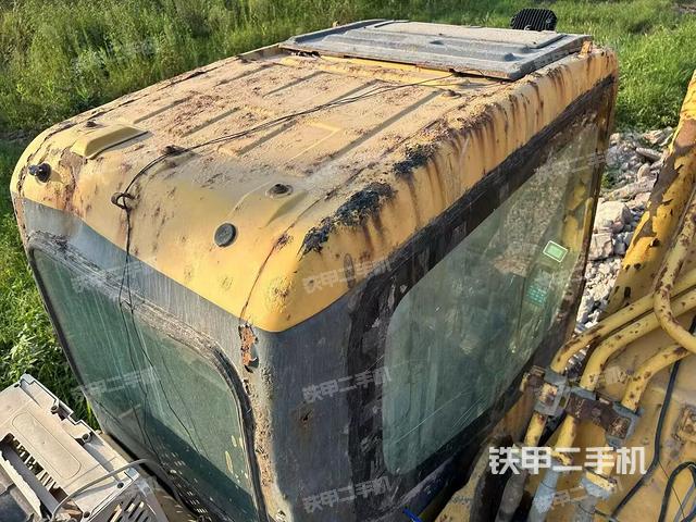 驾驶室顶部（整机外观）