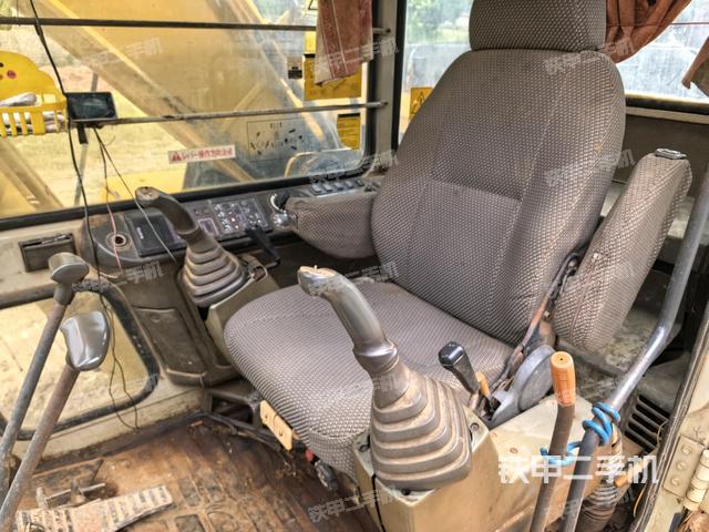 座椅左侧控制台/音响/含左手柄（驾驶室部分）