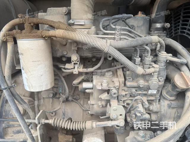 回转马达和主控阀（整机外观）