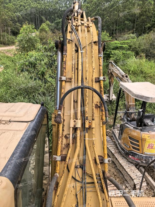 大臂背部俯视（工作和回转装置）