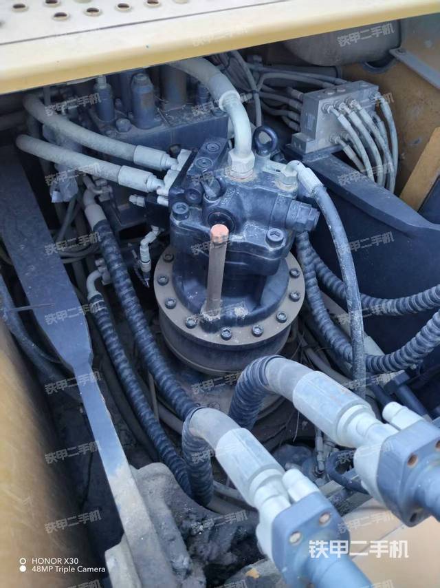 回转马达和主控阀（整机外观）