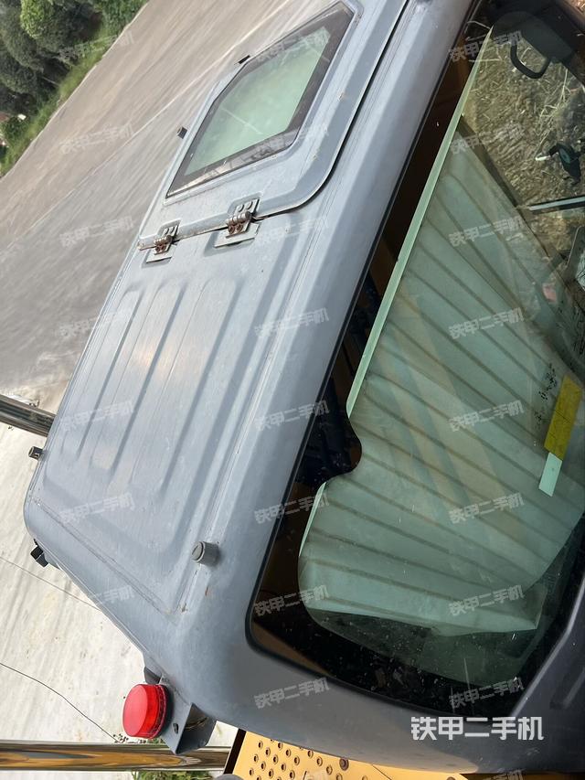 驾驶室顶部（整机外观）