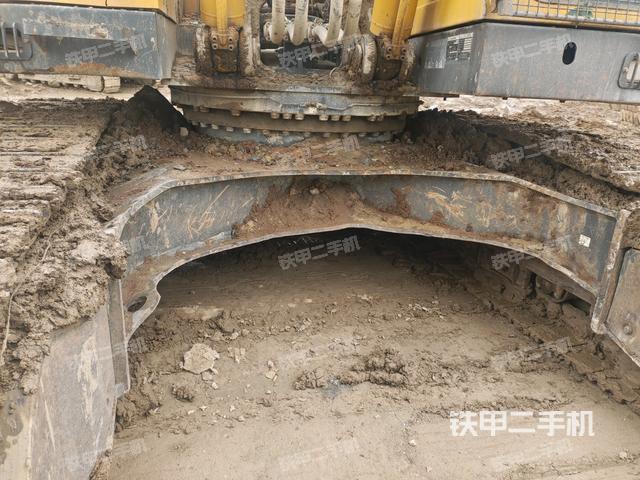 轉(zhuǎn)盤和下車架正前（工作和回轉(zhuǎn)裝置）