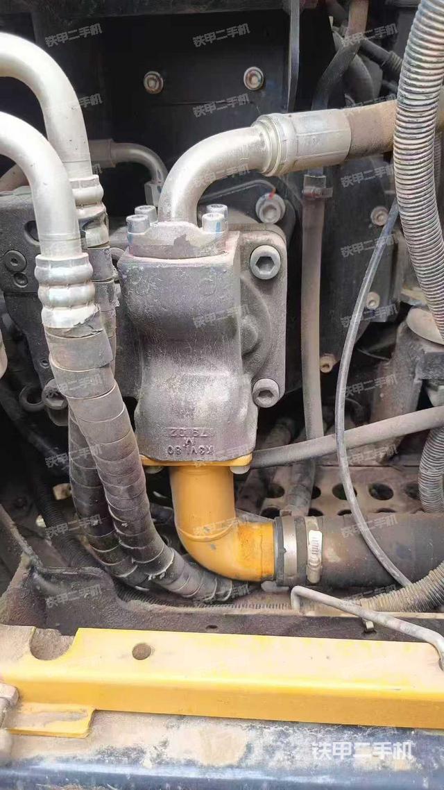 液壓泵艙室正面整體（整機(jī)外觀）