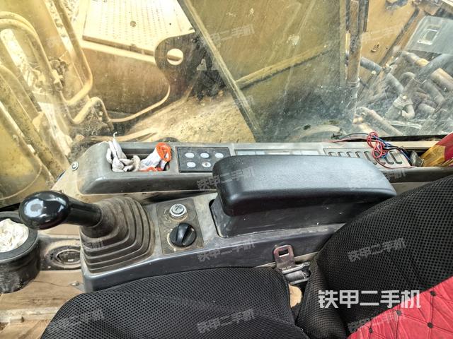 左后方玻璃角标（驾驶室部分）