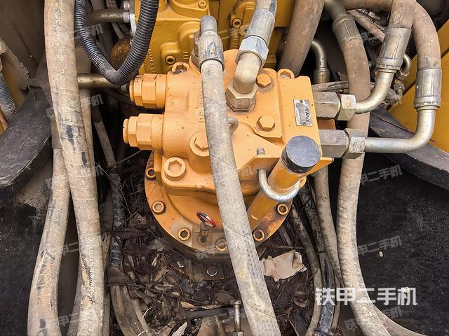 回转马达和主控阀（整机外观）