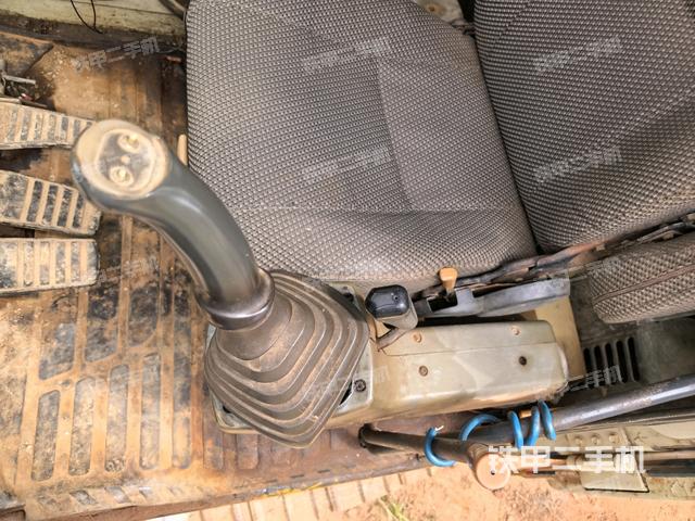 后窗玻璃角标（驾驶室部分）