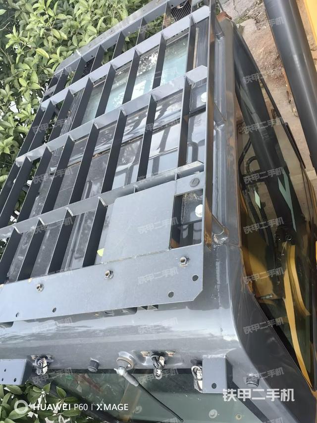 驾驶室顶部（整机外观）