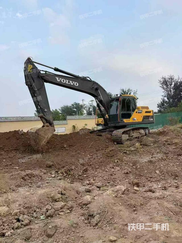 沃尔沃EC210D挖掘机