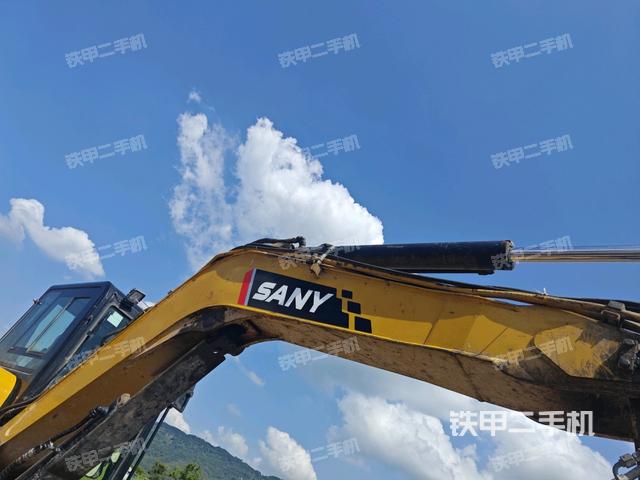 大臂整体 右侧(工作和回转装置) 大臂整体 右侧(工作和回转装置)
