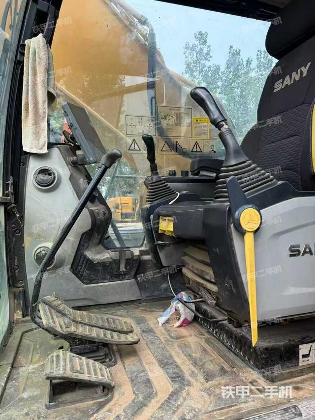 驾驶室整体（整机外观）