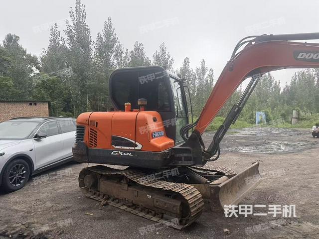 驾驶室顶部（整机外观）