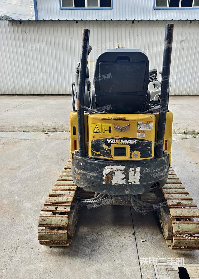 驾驶室顶部（整机外观）