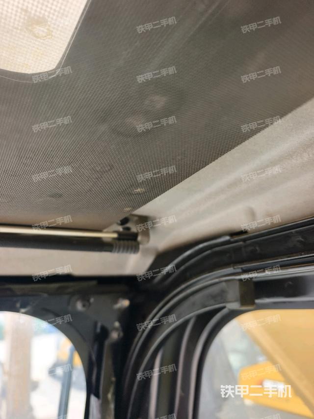 左后方玻璃角標(biāo)（駕駛室部分）