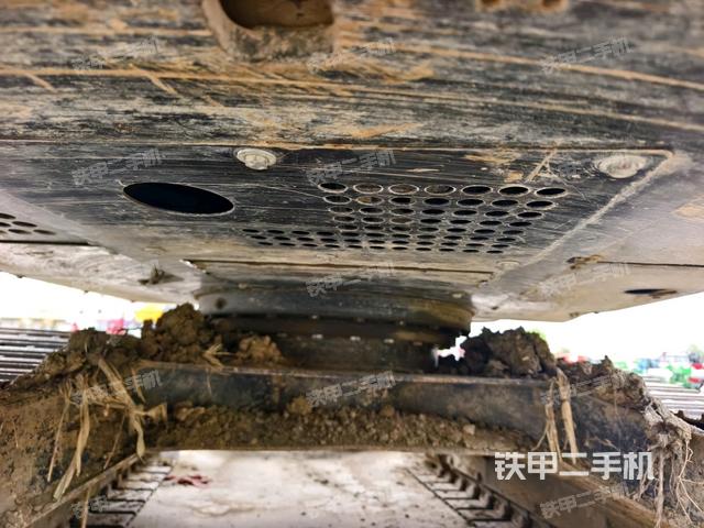 右側(cè)行走馬達(dá)蓋板（行走機構(gòu)）