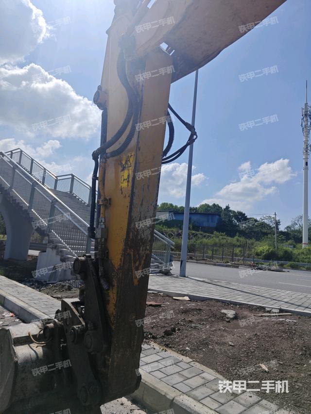 小臂整体左后(工作和回转装置) 小臂整体左后(工作和回转装置)