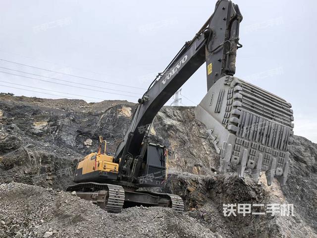 驾驶室顶部（整机外观）