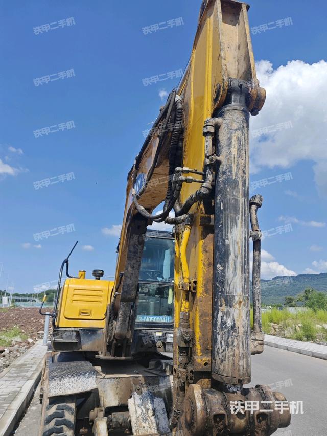 小臂整体右前(工作和回转装置) 小臂整体右前(工作和回转装置)