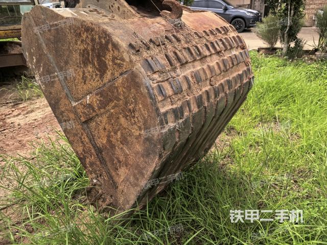 转盘和下车架正前（工作和回转装置）