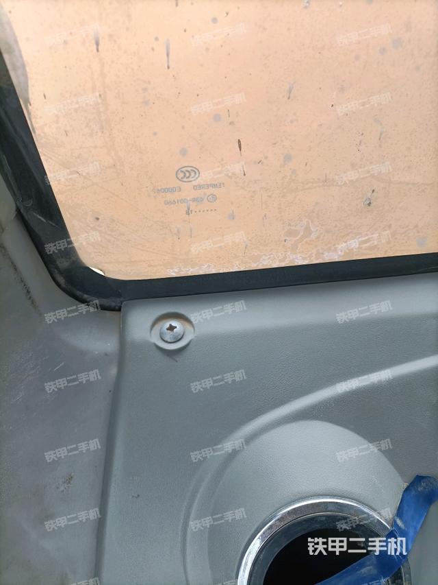 后窗玻璃角标（驾驶室部分）