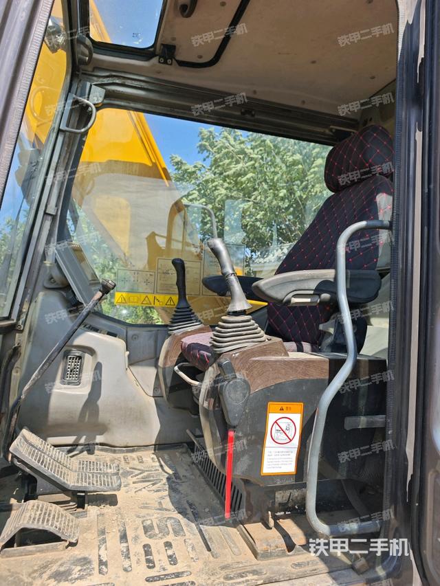 驾驶室整体（整机外观）