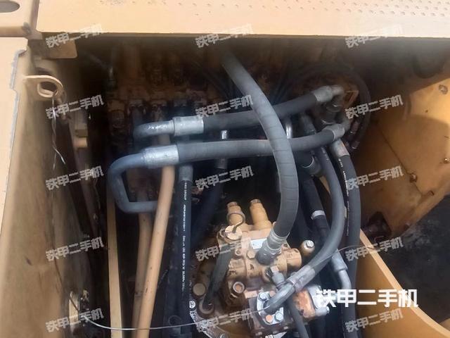 回轉馬達和主控閥（整機外觀）